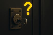 Заклинило замок входной двери: что делать